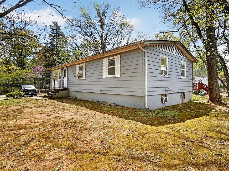 1st image of 4 Boxwood Rd