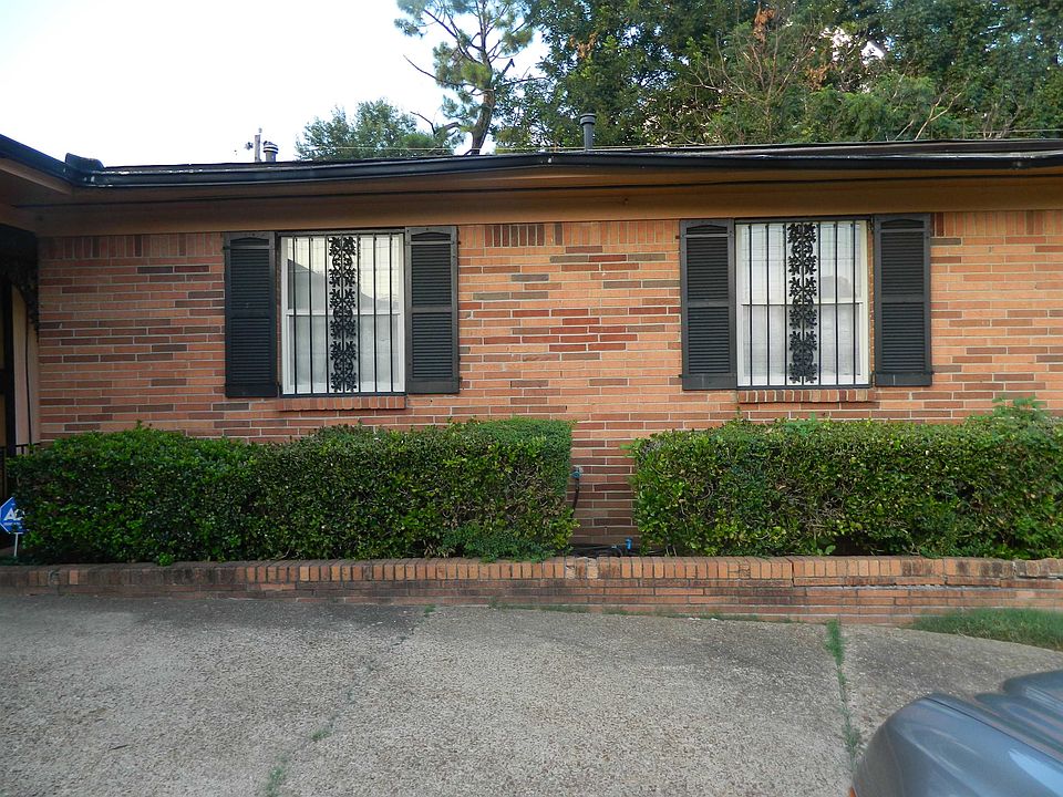 1st image of 2392 Bridgeport Dr