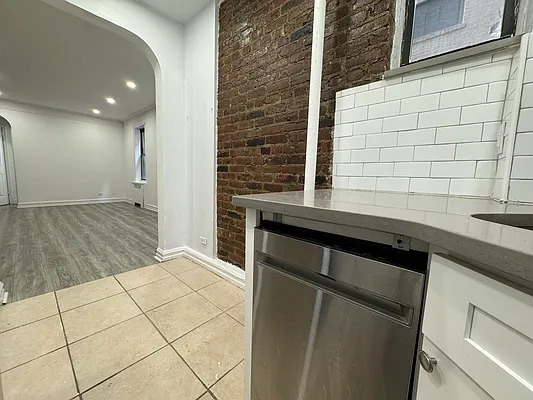 Rented by Gravity Real Estate Advisors | media 40