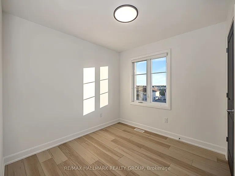 422 Rolling Meadow Cres — Photo 29