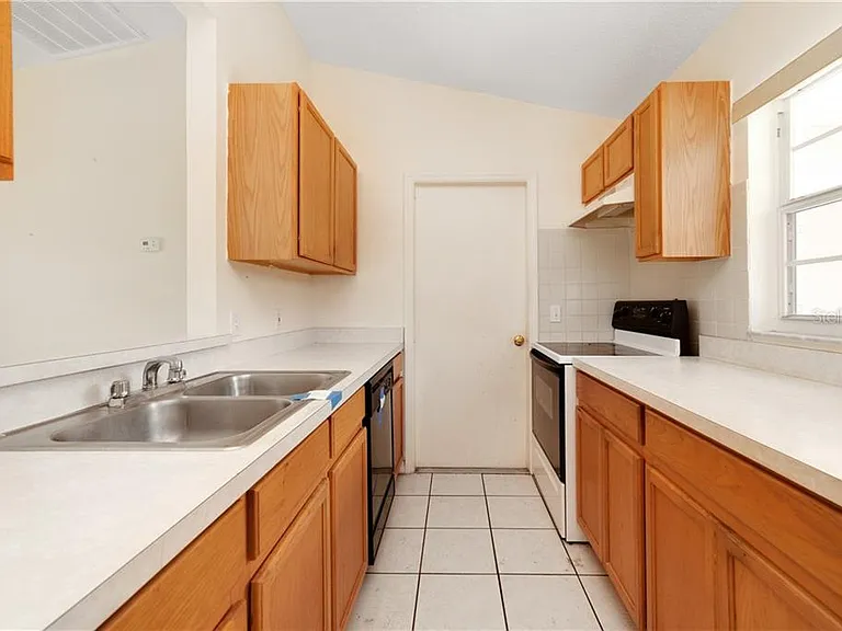 663 Heraldo Ct — Photo 4