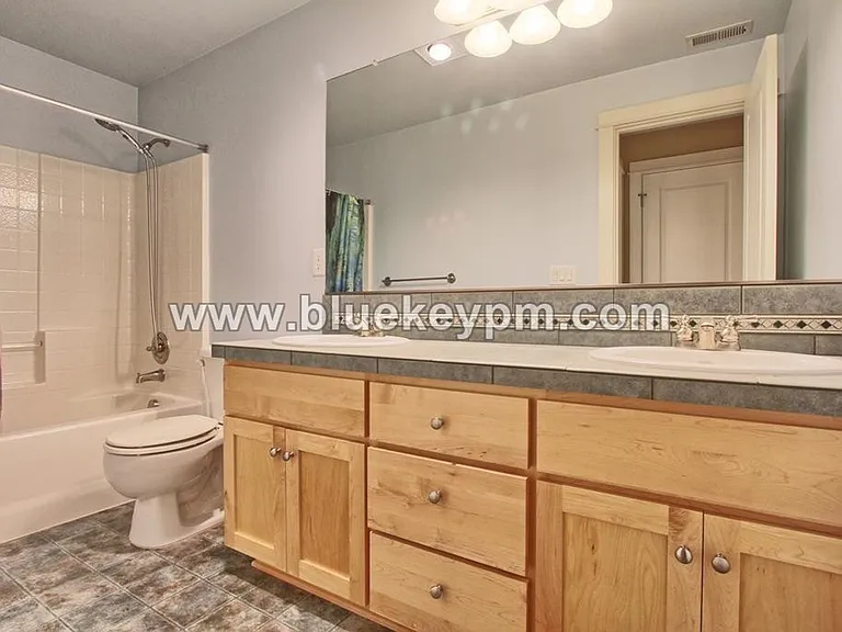 964 W S Cir — Photo 13