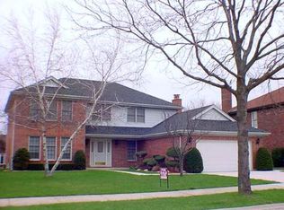 2625 N Chapel Hill Dr, Arlington Heights, IL 60004