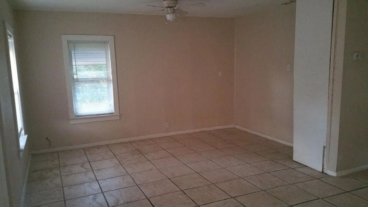 N Falkenburg Rd, Tampa — Photo 3