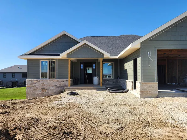 383 Gavin Cir, Peosta, IA 52068