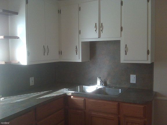 25261 Coolidge Kitchen