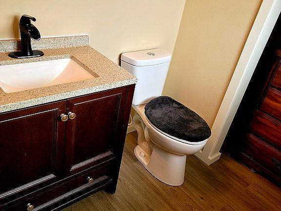 Master 1/2 Bath Updated 2022