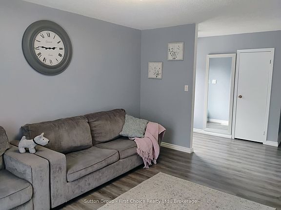 5th image of 106 Sunset Cres