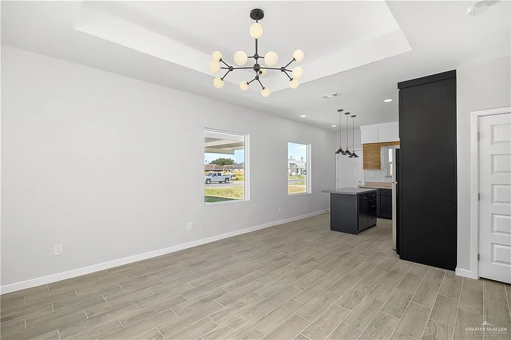 3 bed, 2.0 bath, 1000 sqft, $1,250 — Photo 3