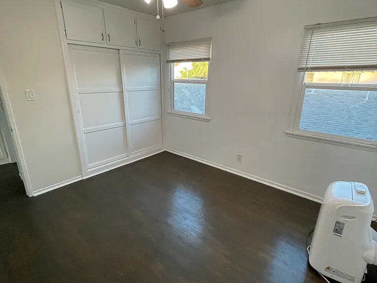 6128 De Longpre Ave #6 — Photo 2