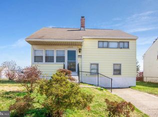 1329 Sunset St, Marcus Hook, PA 19061