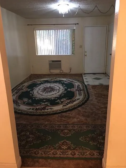 2 bed, 768 sqft — Photo 2