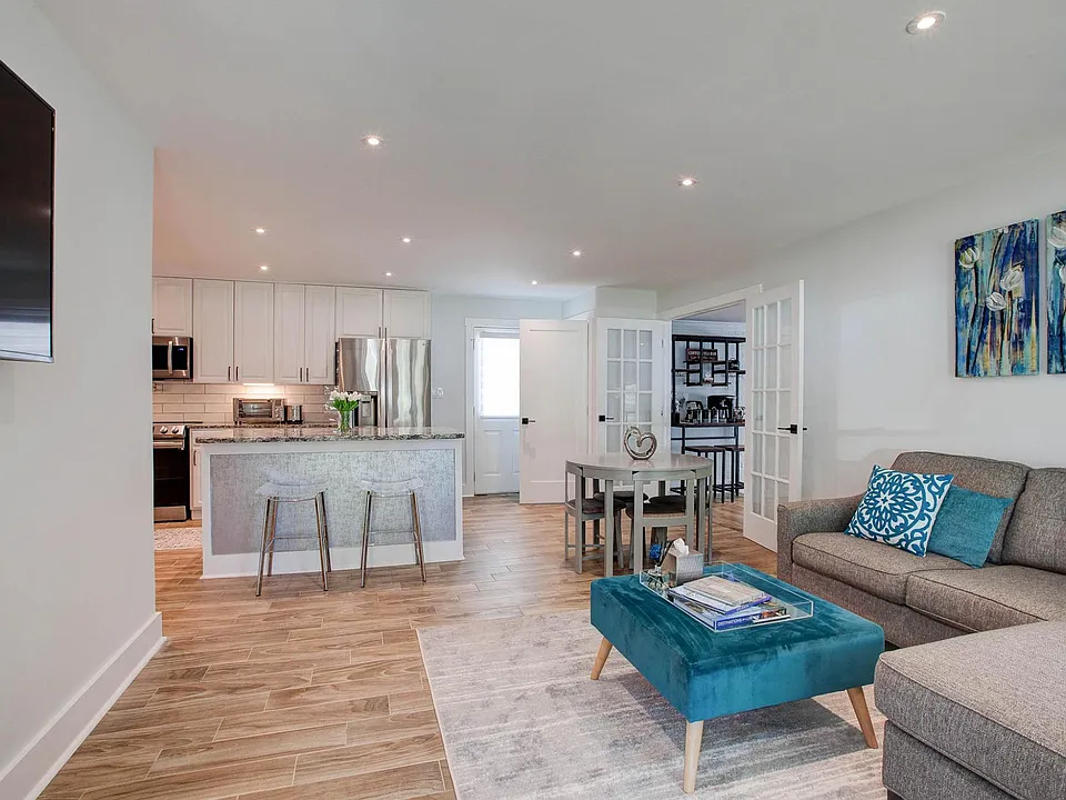 3632 Lakeshore Dr SW