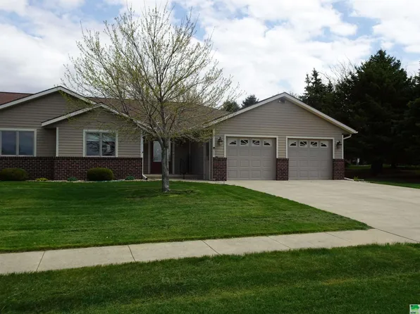 310 N Washington Ave, Sheldon, IA 51201