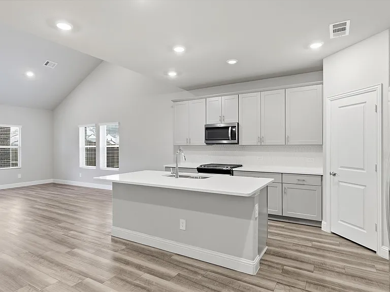 1213 Birchwood Ln — Photo 16
