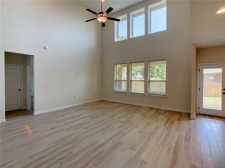 2304 La Mirada St — Photo 6