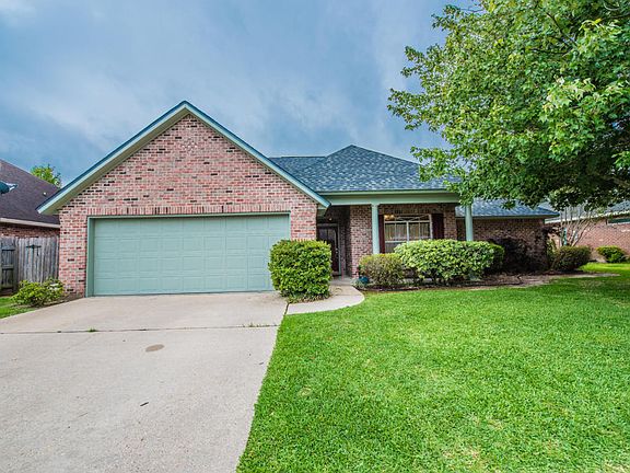 3rd image of 123 Woodstock Dr