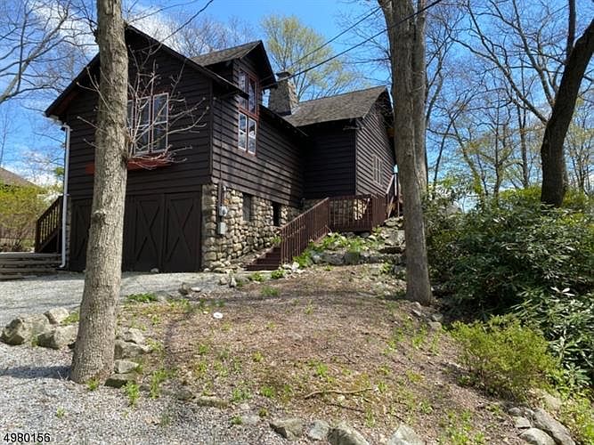 1st image of 2202 Lakeside Dr W