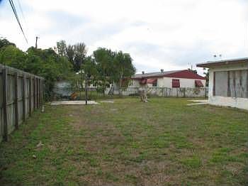 2nd image of 4720 SW 23rd St