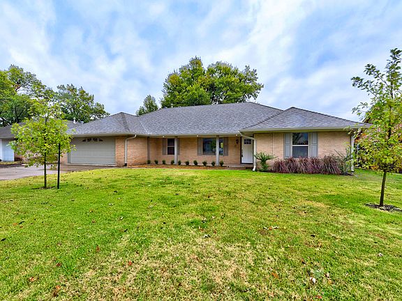 4th image of 2712 N Meridian Pl