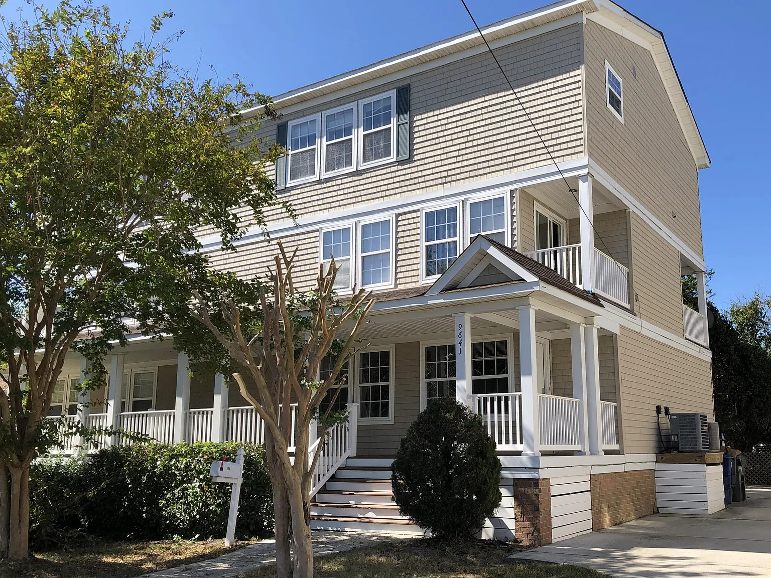 4 bed, 3.5 bath, 2200 sqft, $2,900 — Photo 2