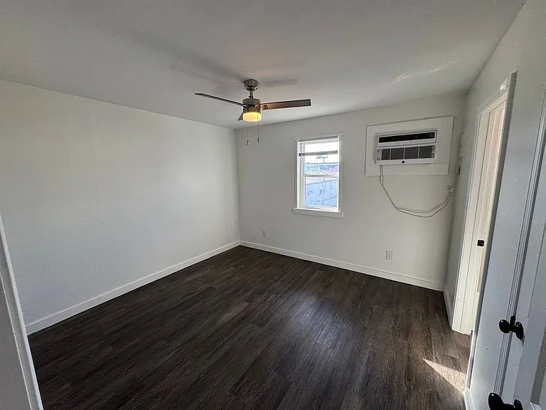 110 Gennaro Pl — Photo 6
