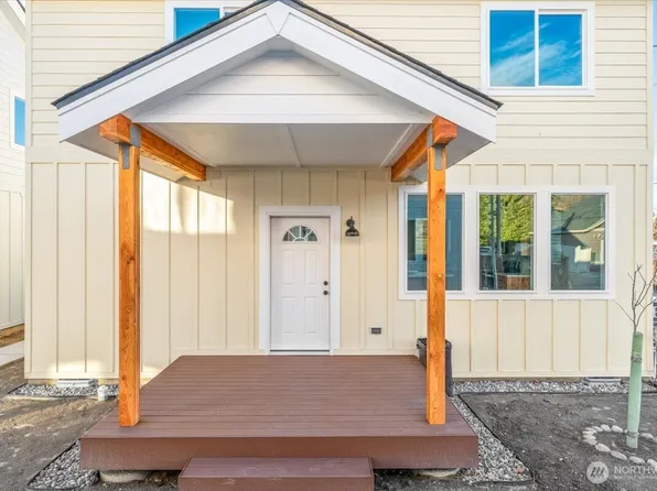 409 E Okanogan Avenue, Chelan, WA 98816