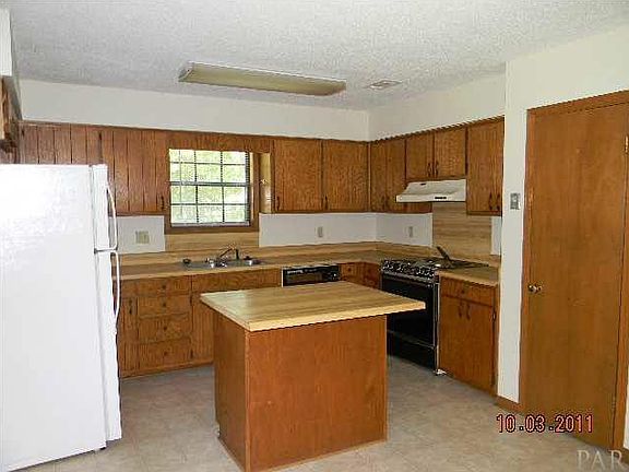 3rd image of 4688 Petra Cir