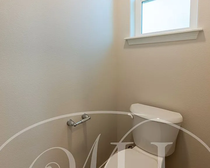 643 Ava St — Photo 27