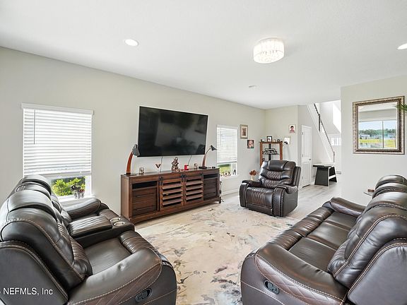 5th image of 523 SILVER LANDING Drive