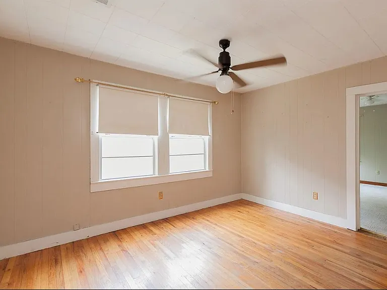 422 Glenmore Ave — Photo 3