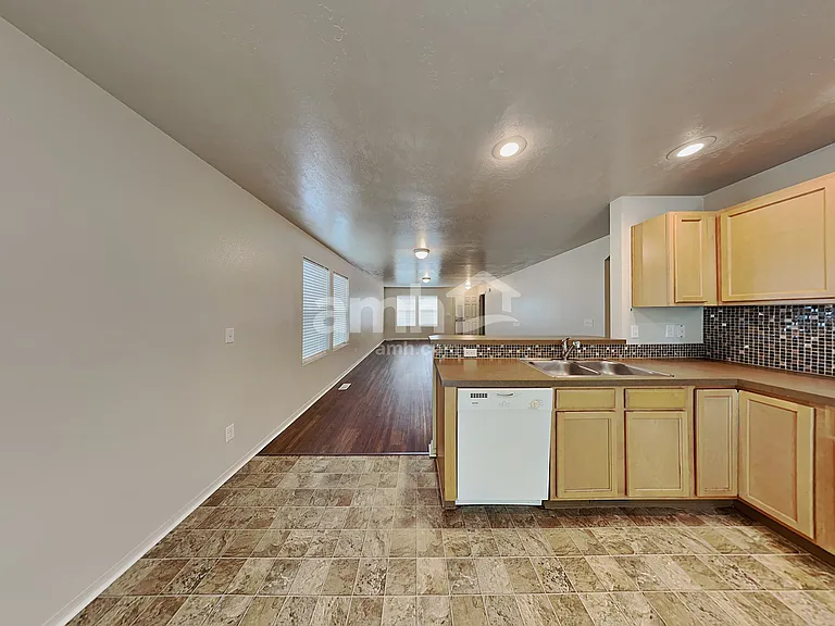 4418 N Alester Ave — Photo 4