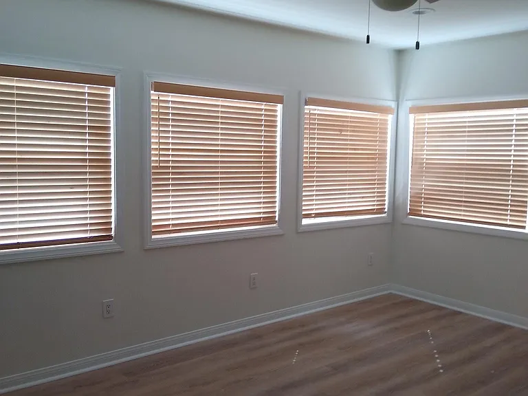 1562 Linwood St — Photo 7
