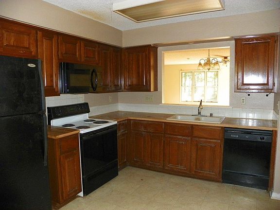 5th image of 23 Merritt Dr