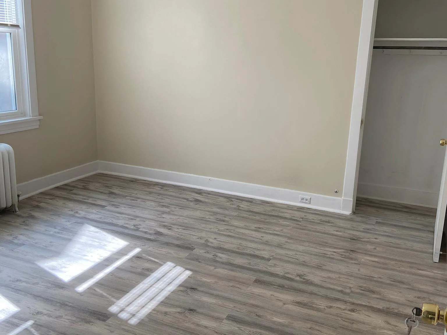 3159 Ewart Dr — Photo 2
