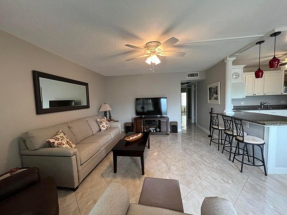 3rd image of 47 Somerset C