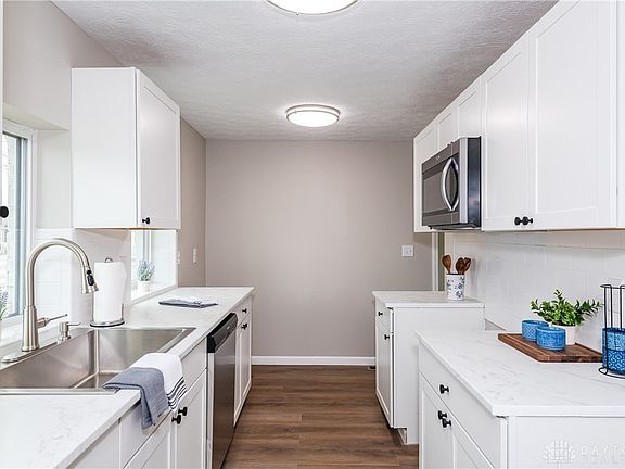 5th image of 218 Smith St
