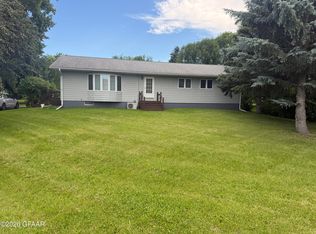 362 W Moorhead St, Pembina, ND 58271