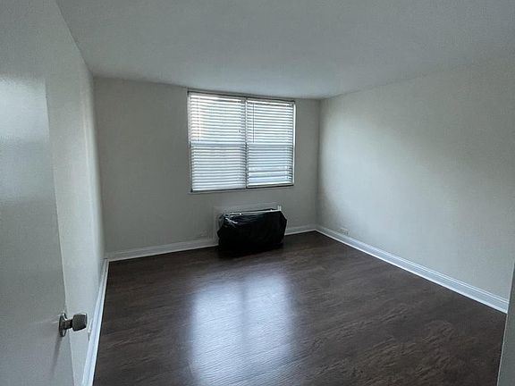 3rd image of 4300 W Ford City Dr APT 302