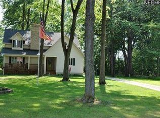 6160 Barton Rd, North Olmsted, OH 44070