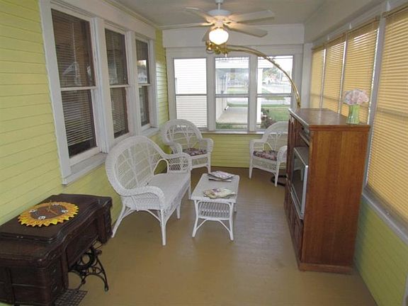 2nd image of 303 W Washington Ave
