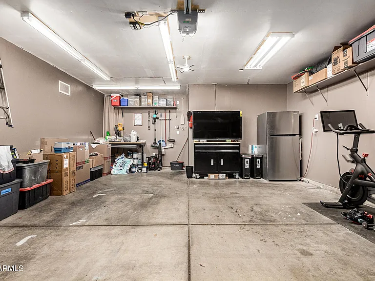 3032 W Red Fox Rd — Photo 25