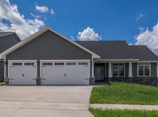 6617 S Wilshire Ln, Dubuque, IA 52003