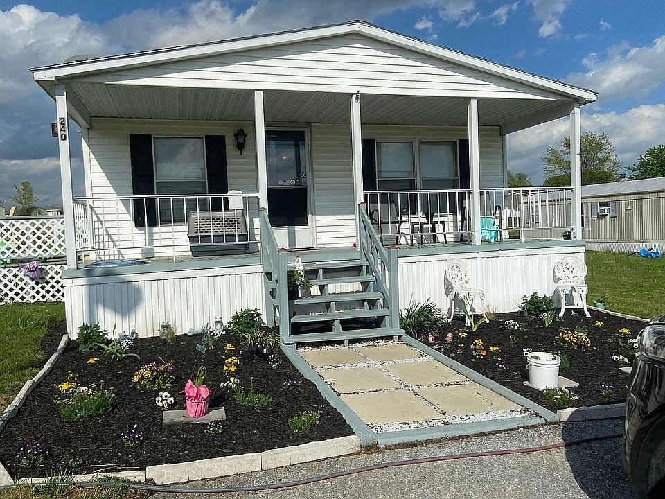 1st image of 240 Saginaw Dr