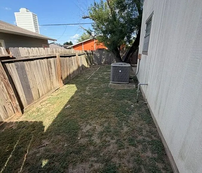 1202 Royal Crest Dr — Photo 42