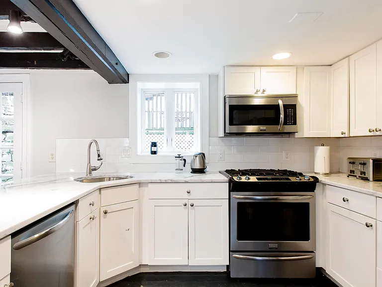 1220 Bank St NW — Photo 10
