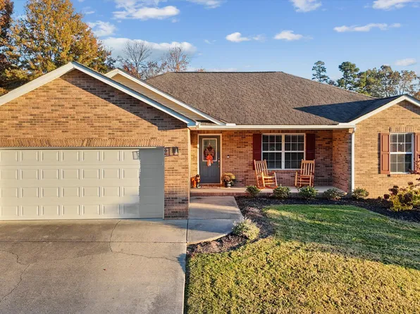 498 Oak Hills Dr, Lenoir City, TN 37771