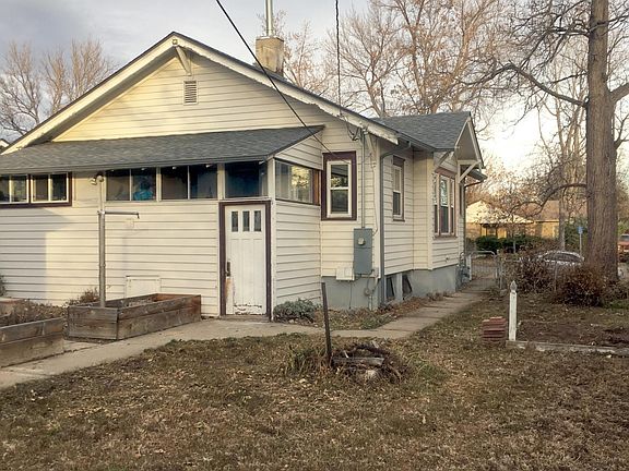 Large fully-fenced back yard -- great for dogs and gardening!