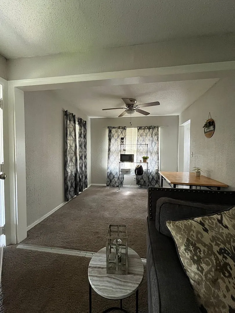 Fully Furnished 2 Bedroom, 1 Bath In Kcmo - **Schedule Your Self-Tour Online (Key Will Be Availab... — Photo 3