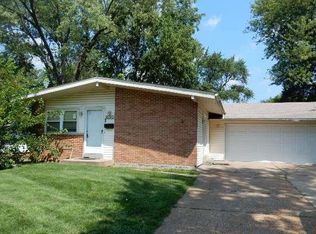 1095 Derhake Rd, Florissant, MO 63033